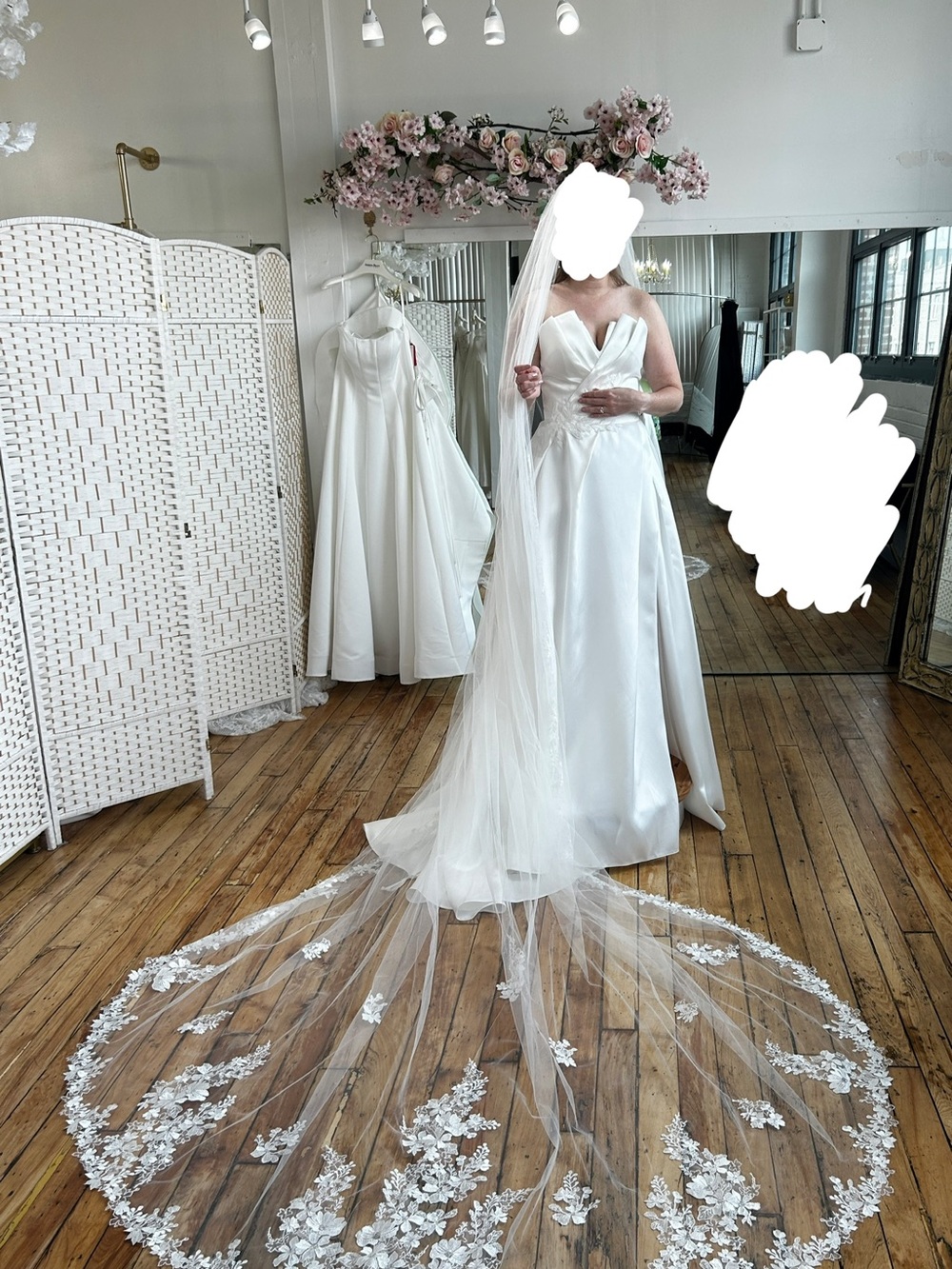 Elegant Strapless Satin Wedding Dress with Long Lace Appliqué Veil